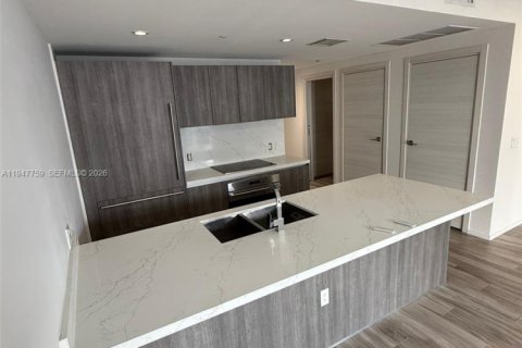 Apartamento en alquiler en Miami, Florida, 3 dormitorios, 123.93 m2 № 2026240 - foto 4