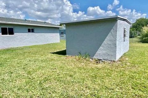 House in Miami, Florida 3 bedrooms, 124.49 sq.m. № 1819792 - photo 18