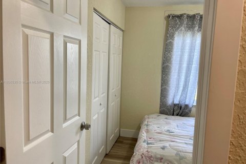 House in Miami, Florida 3 bedrooms, 124.49 sq.m. № 1819792 - photo 7