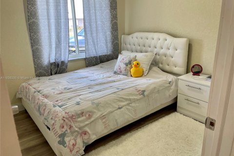 House in Miami, Florida 3 bedrooms, 124.49 sq.m. № 1819792 - photo 6