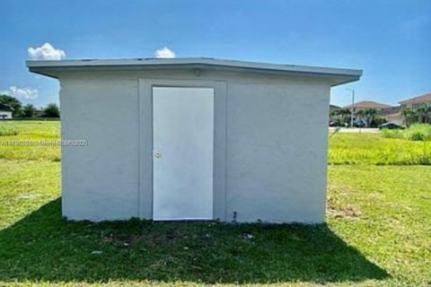 House in Miami, Florida 3 bedrooms, 124.49 sq.m. № 1819792 - photo 17