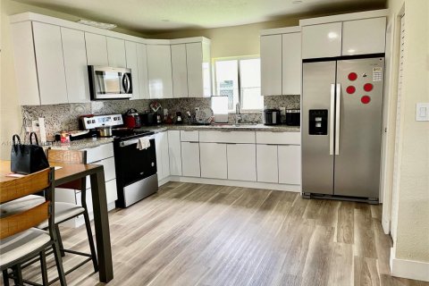 House in Miami, Florida 3 bedrooms, 124.49 sq.m. № 1819792 - photo 11