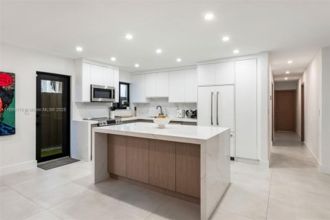 Villa ou maison à louer à Miami, Floride: 4 chambres, 246.93 m2 № 1941488 - photo 5