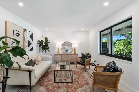 Villa ou maison à louer à Miami, Floride: 4 chambres, 246.93 m2 № 1941488 - photo 3