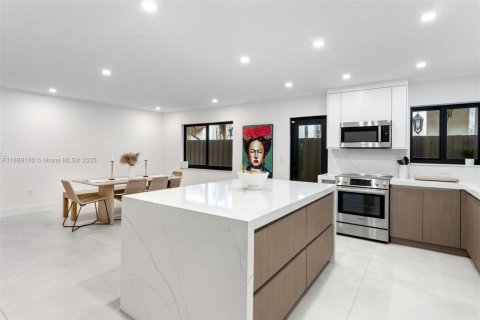Villa ou maison à louer à Miami, Floride: 4 chambres, 246.93 m2 № 1941488 - photo 6