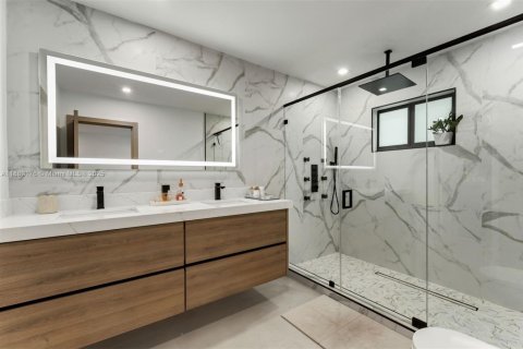 Villa ou maison à louer à Miami, Floride: 4 chambres, 246.93 m2 № 1941488 - photo 14