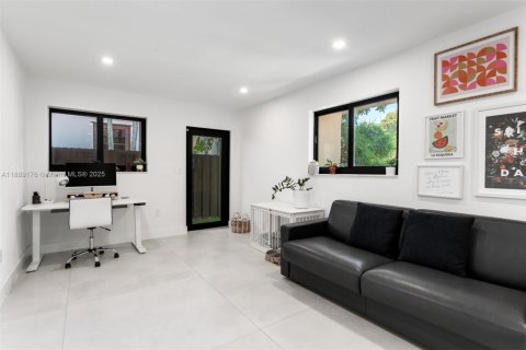 Villa ou maison à louer à Miami, Floride: 4 chambres, 246.93 m2 № 1941488 - photo 19