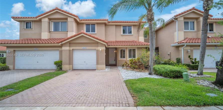 Townhouse in Coral Springs, Florida 3 bedrooms, 149.2 sq.m. № 2062726