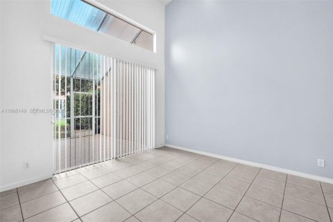 Townhouse in Coral Springs, Florida 3 bedrooms, 149.2 sq.m. № 2062726 - photo 11