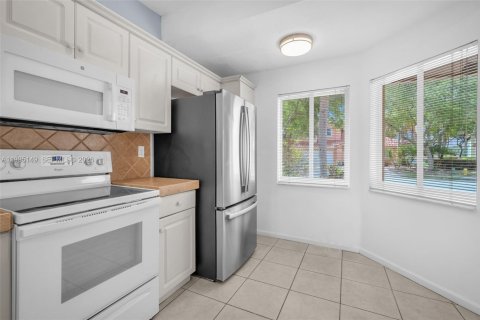 Townhouse in Coral Springs, Florida 3 bedrooms, 149.2 sq.m. № 2062726 - photo 6