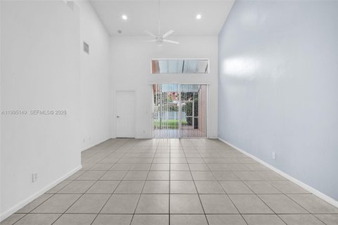 Townhouse in Coral Springs, Florida 3 bedrooms, 149.2 sq.m. № 2062726 - photo 12