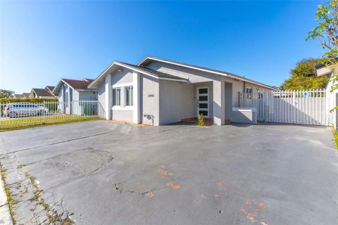 Купить виллу или дом в Майами, Флорида 3 спальни, 136.29м2, № 1997768 - фото 3