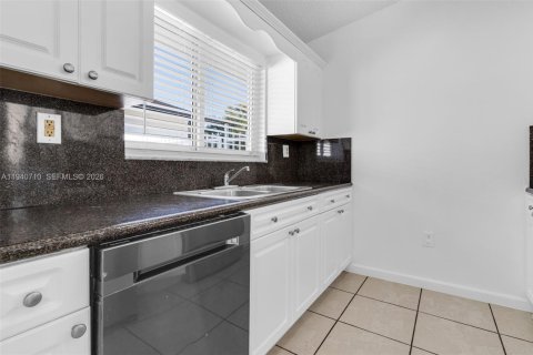 Купить виллу или дом в Майами, Флорида 3 спальни, 136.29м2, № 1997768 - фото 10