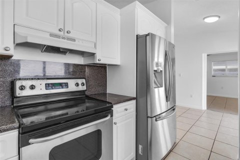 Купить виллу или дом в Майами, Флорида 3 спальни, 136.29м2, № 1997768 - фото 9