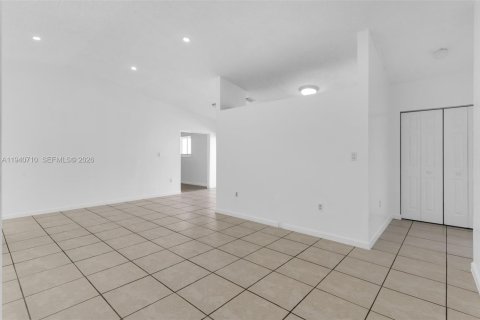 Купить виллу или дом в Майами, Флорида 3 спальни, 136.29м2, № 1997768 - фото 5