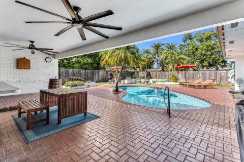 House in Hollywood, Florida 3 bedrooms, 181.9 sq.m. № 2027877 - photo 21