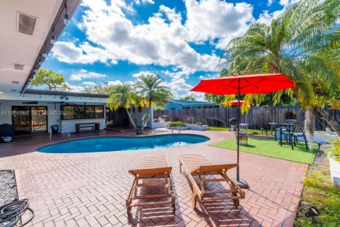 House in Hollywood, Florida 3 bedrooms, 181.9 sq.m. № 2027877 - photo 25