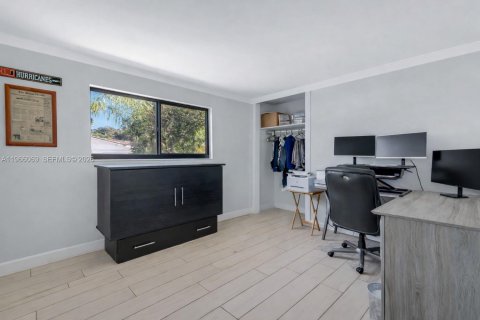 House in Hollywood, Florida 3 bedrooms, 181.9 sq.m. № 2027877 - photo 19