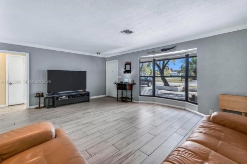 House in Hollywood, Florida 3 bedrooms, 181.9 sq.m. № 2027877 - photo 4