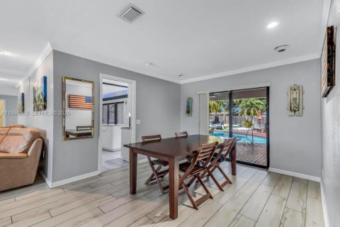 House in Hollywood, Florida 3 bedrooms, 181.9 sq.m. № 2027877 - photo 7