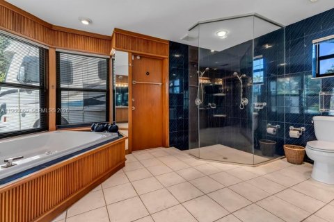 House in Hollywood, Florida 3 bedrooms, 181.9 sq.m. № 2027877 - photo 16