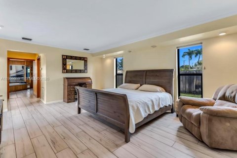 House in Hollywood, Florida 3 bedrooms, 181.9 sq.m. № 2027877 - photo 12