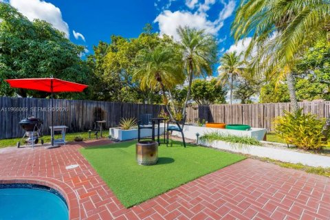 House in Hollywood, Florida 3 bedrooms, 181.9 sq.m. № 2027877 - photo 26