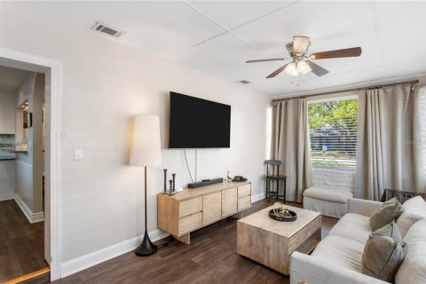 House in Tampa, Florida 3 bedrooms, 109.9 sq.m. № 2098521 - photo 10
