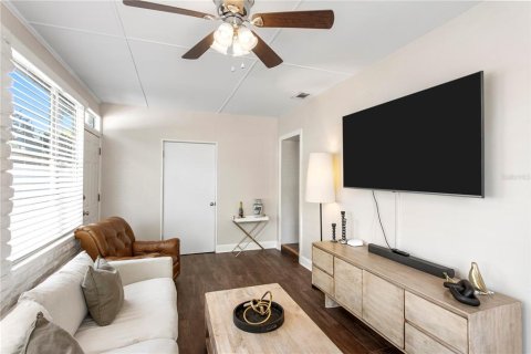 House in Tampa, Florida 3 bedrooms, 109.9 sq.m. № 2098521 - photo 12