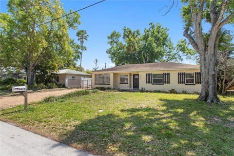 House in Tampa, Florida 3 bedrooms, 109.9 sq.m. № 2098521