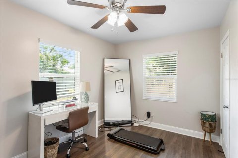 House in Tampa, Florida 3 bedrooms, 109.9 sq.m. № 2098521 - photo 17