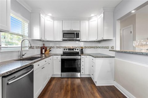 House in Tampa, Florida 3 bedrooms, 109.9 sq.m. № 2098521 - photo 8