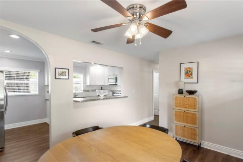 House in Tampa, Florida 3 bedrooms, 109.9 sq.m. № 2098521 - photo 6