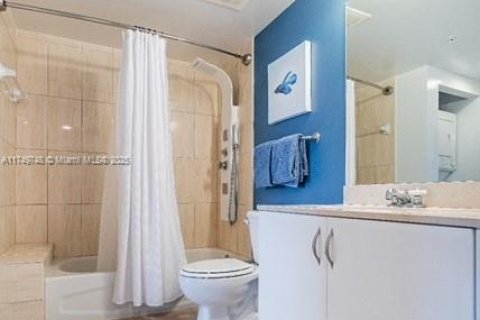 Купить кондоминиум в Майами, Флорида 1 спальня, 76.64м2, № 2053429 - фото 18
