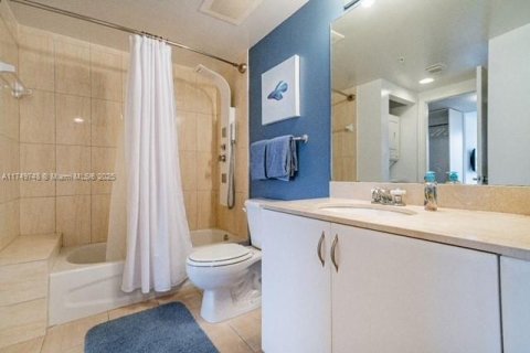 Купить кондоминиум в Майами, Флорида 1 спальня, 76.64м2, № 2053429 - фото 8