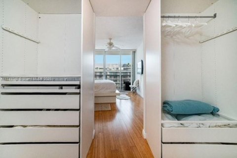 Купить кондоминиум в Майами, Флорида 1 спальня, 76.64м2, № 2053429 - фото 13