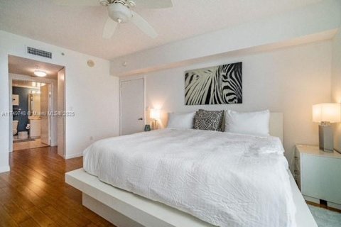 Кондоминиум с 1 спальней в Майами, Флорида № 2053429