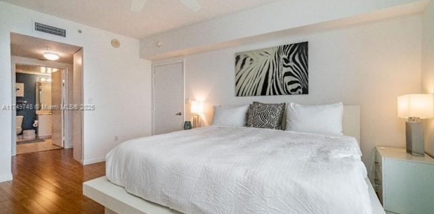 Кондоминиум с 1 спальней в Майами, Флорида № 2053429