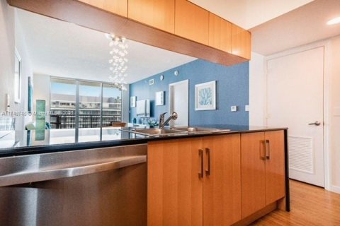 Купить кондоминиум в Майами, Флорида 1 спальня, 76.64м2, № 2053429 - фото 14