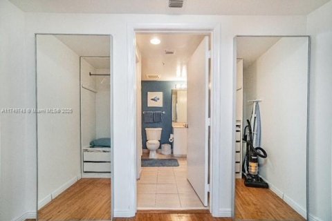 Купить кондоминиум в Майами, Флорида 1 спальня, 76.64м2, № 2053429 - фото 23