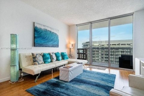 Купить кондоминиум в Майами, Флорида 1 спальня, 76.64м2, № 2053429 - фото 11