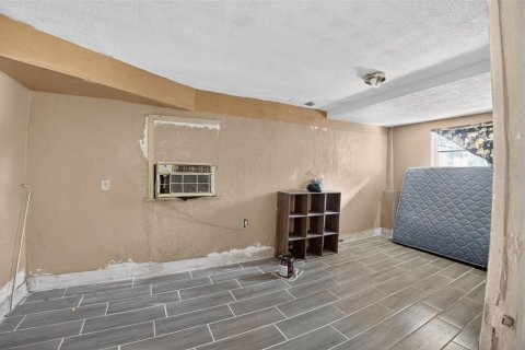 Propiedad comercial en venta en Daytona Beach, Florida, 4 dormitorios, 143.53 m2 № 1880578 - foto 17