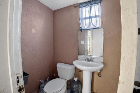 Propiedad comercial en venta en Daytona Beach, Florida, 4 dormitorios, 143.53 m2 № 1880578 - foto 15