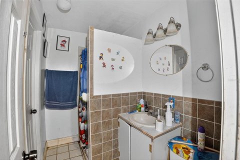 Propiedad comercial en venta en Daytona Beach, Florida, 4 dormitorios, 143.53 m2 № 1880578 - foto 19