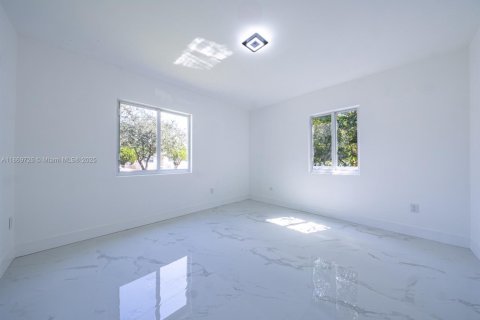 Villa ou maison à vendre à North Miami, Floride: 4 chambres, 124.49 m2 № 1923378 - photo 14