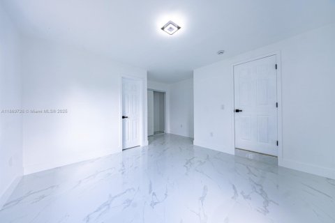 Villa ou maison à vendre à North Miami, Floride: 4 chambres, 124.49 m2 № 1923378 - photo 15