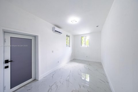 Villa ou maison à vendre à North Miami, Floride: 4 chambres, 124.49 m2 № 1923378 - photo 22