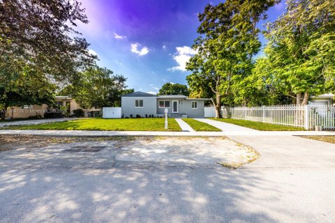 Villa ou maison à vendre à North Miami, Floride: 4 chambres, 124.49 m2 № 1923378 - photo 2
