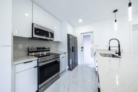 Villa ou maison à vendre à North Miami, Floride: 4 chambres, 124.49 m2 № 1923378 - photo 8