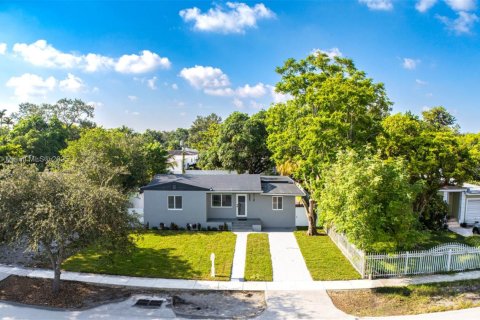 Villa ou maison à vendre à North Miami, Floride: 4 chambres, 124.49 m2 № 1923378 - photo 3